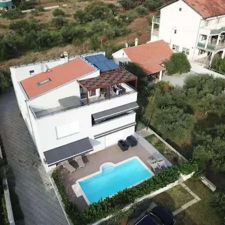 Komfortable Mit Privatem Jacuzzi By Interhome 아파트