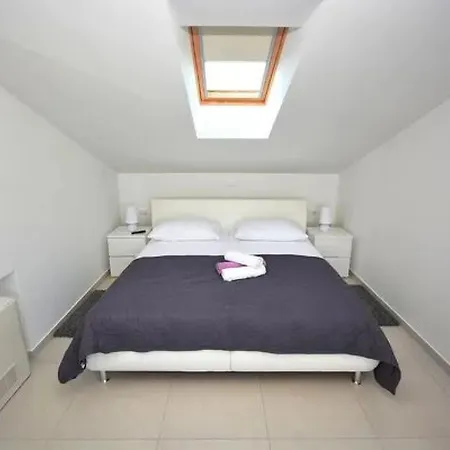 아파트 Komfortable Mit Privatem Jacuzzi By Interhome *