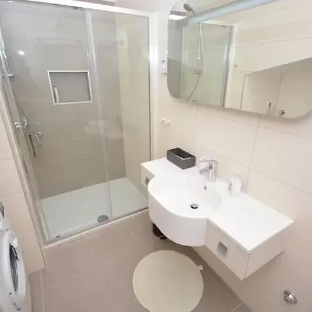 아파트 Komfortable Mit Privatem Jacuzzi By Interhome