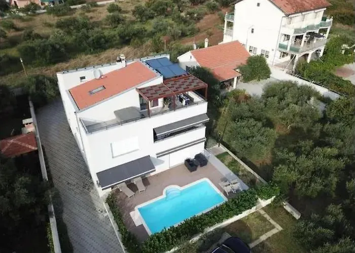 Komfortable Mit Privatem Jacuzzi By Interhome 아파트