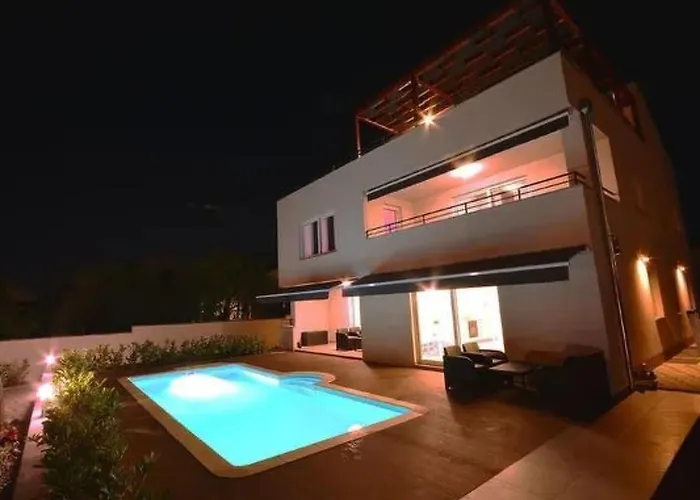 아파트 Komfortable Mit Privatem Jacuzzi By Interhome