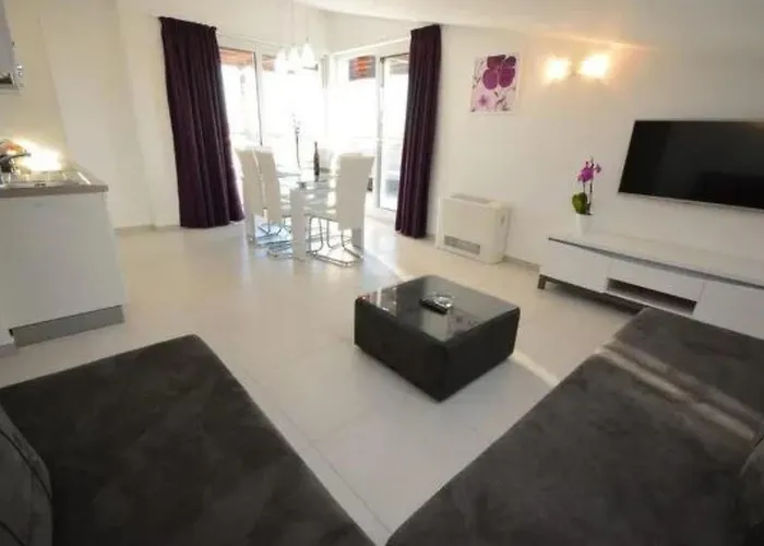 아파트 Komfortable Mit Privatem Jacuzzi By Interhome