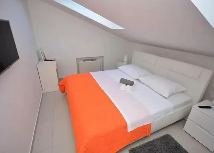 아파트 Komfortable Mit Privatem Jacuzzi By Interhome *