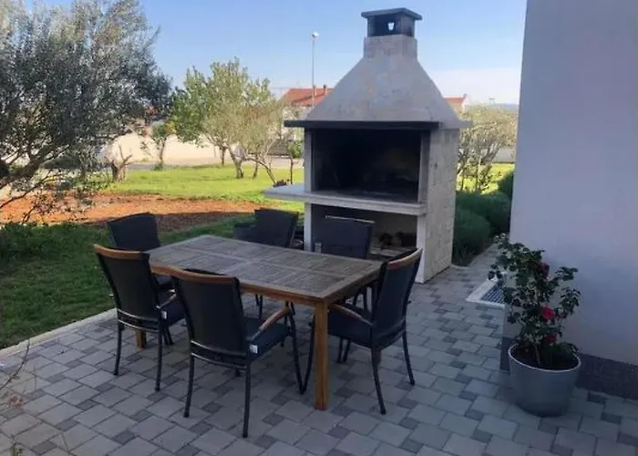 아파트 Komfortable Mit Privatem Jacuzzi By Interhome