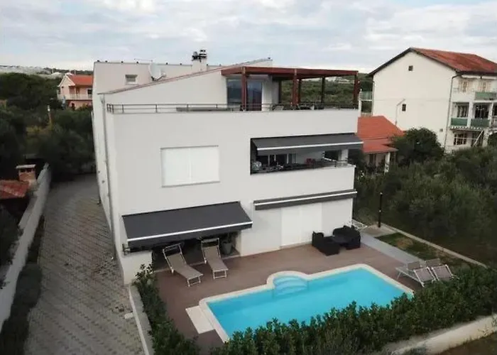 Komfortable Mit Privatem Jacuzzi By Interhome Turanj