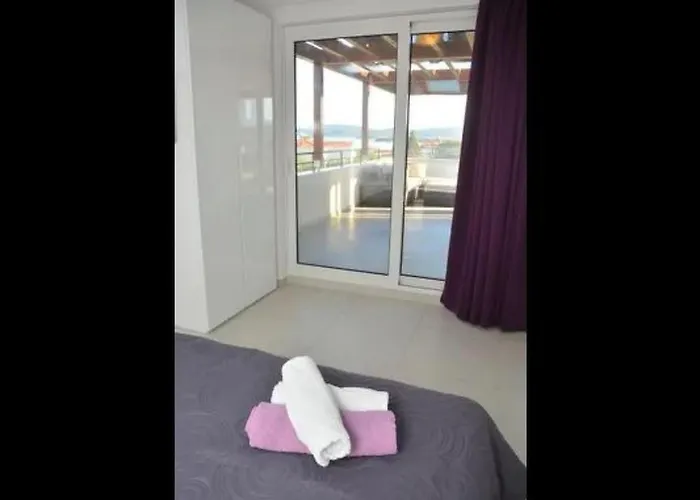 Komfortable Mit Privatem Jacuzzi By Interhome Turanj