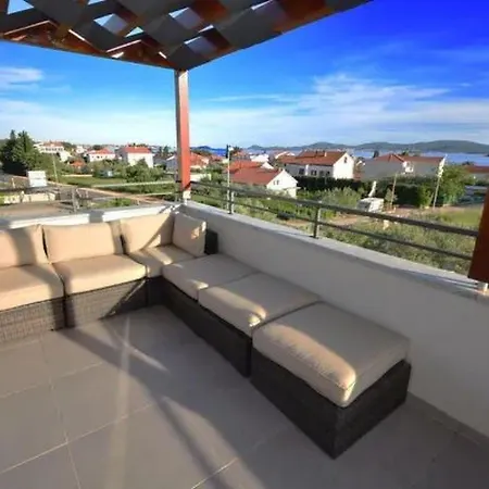 Komfortable Mit Privatem Jacuzzi By Interhome Daire *