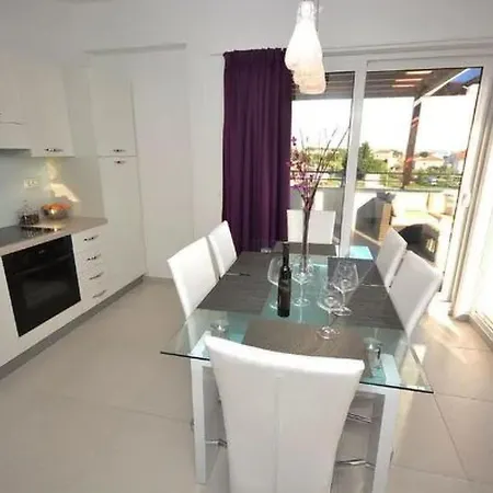 Komfortable Mit Privatem Jacuzzi By Interhome