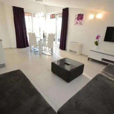 Апартаменты Komfortable Mit Privatem Jacuzzi By Interhome