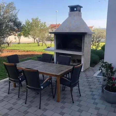 Апартаменты Komfortable Mit Privatem Jacuzzi By Interhome