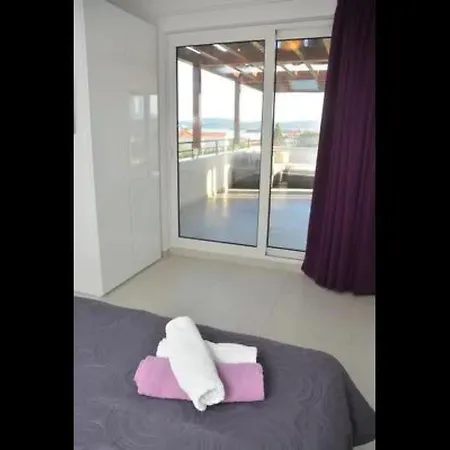 Komfortable Mit Privatem Jacuzzi By Interhome Турань